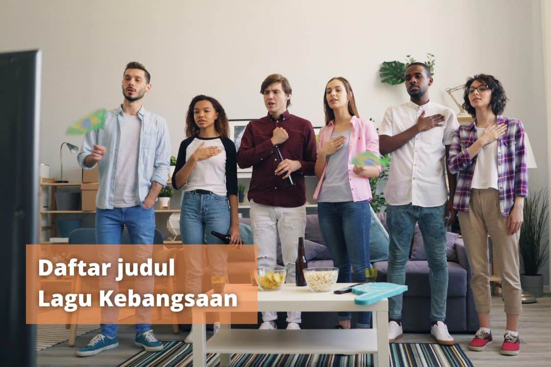 orang-berdiri-menyanyikan-lagu-kebangsaan